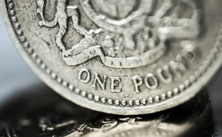 Funt rozczarowuje. Ile będzie kosztować brytyjska waluta w 2025 roku? [PROGNOZA]