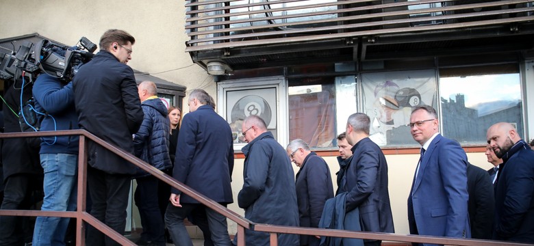 Narada w siedzibie PiS. Kto bierze udział w spotkaniu?