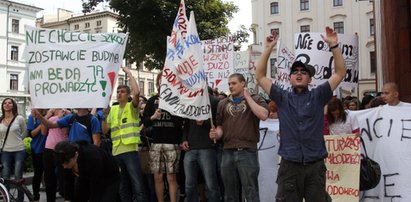 Młodzież protestuje: Zostawcie nasze szkoły