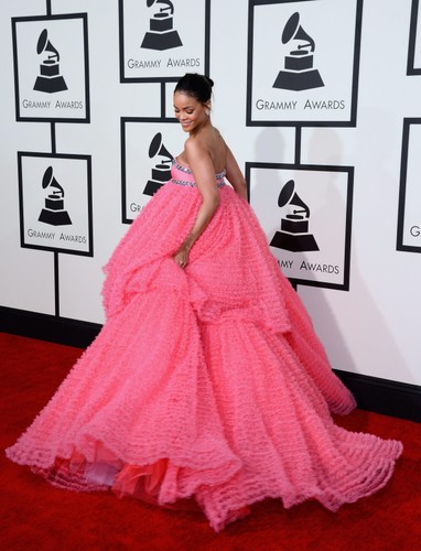 Im dziwniej tym głośniej? Gwiazdy na Grammy: Rihanna