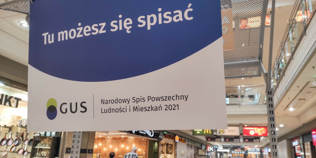 Osoba, która nie może dopełnić obowiązku przeprowadzenia samospisu internetowego, w szczególności ze względu na stan zdrowia lub jej uzasadniony interes, musi to zgłosić. Należy zatelefonować na numer 22 279 99 99, nie później niż do 31 sierpnia.