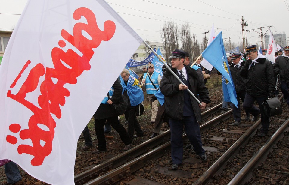 Protest kolejarskich związkowców, fot. PAP/Paweł Supernak