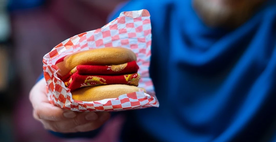 Pięć pewniaków na Dzień Chłopaka. Skarpetki w kształcie hamburgera to HIT