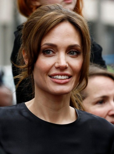 Udane operacje plastyczne gwiazd - Angelina Jolie