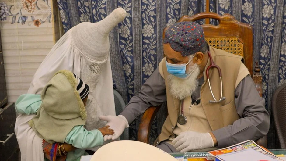Gul Kaisrani, lokalni privatni lekar | Foto: BBC