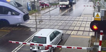 82-latek zignorował szlaban i rogatki. Maszynista nie miał wyboru [WIDEO]