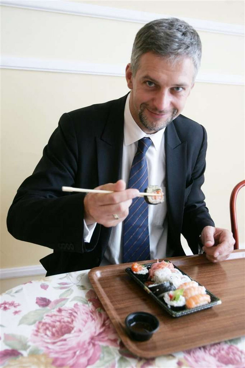 Poseł poncyliusz lubi sushi