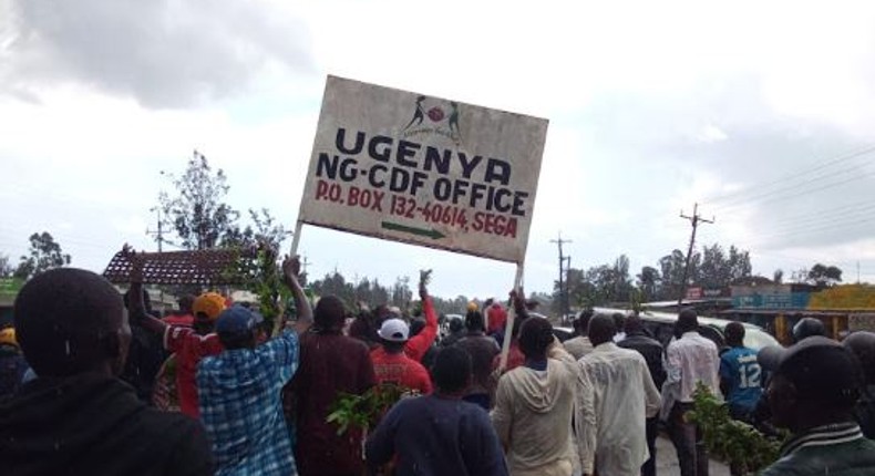 Police save MP’s home from angry youth protesting his move to Kenya Kwanza