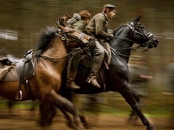 "Czas wojny", Spielberg i rącze konie