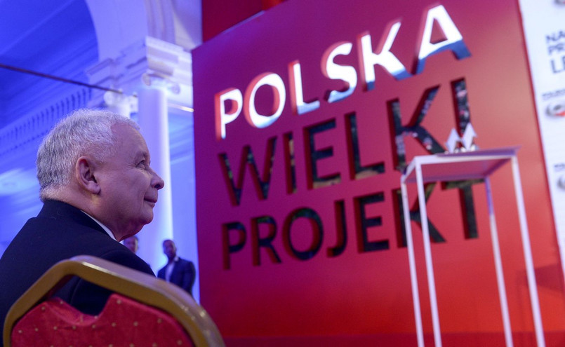 Kaczyński był jednym z gości TVP Info, programu "U źródeł III RP. Nocna Zmiana". Odnosił się do odwołania rządu Jana Olszewskiego, czego dotyczył wyemitowany w programie dokument Jacka Kurskiego i Michała Balcerzaka "Nocna Zmiana".