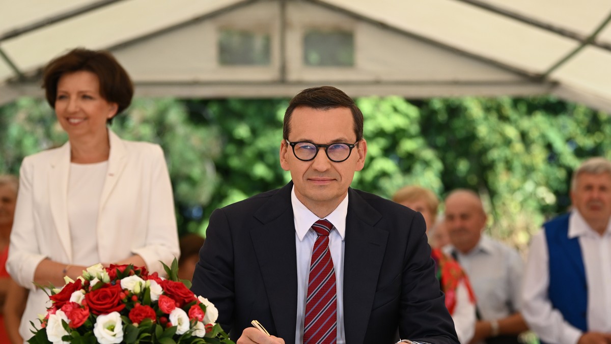 Premier Mateusz Morawiecki podpisuje rozporządzenie o wysokości 14. emerytury