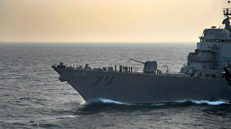 1. USA<br>
USA nie bez powodu tytułuje się mianem jedynego supermocarstwa na świecie. Waszyngton w 2013 roku na wojsko wydał kolosalne 600,4 mld dol. To więcej, niż suma wydatków kolejnych 12 państw z czołówki zestawienia. Choć przewaga USA jest miażdżąca, eksperci z instytutu oceniają, że już w latach 30. obecnego stulecia Chiny mogą dorównać USA.
 Na zdj. Amerykański niszczyciel USS Hopper, fot. Daniel A. Barker/US Navy via Bloomberg News