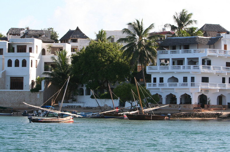 Hotele nad oceanem w Lamu, fot. Robert Pawełek