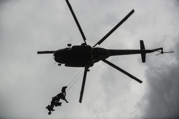 Ćwiczenia funkcjonariuszy Biura Operacji Antyterrorystycznych KGP, sprawdzające stan przygotowań antyterrorystów do szczytu NATO i Światowych Dni Młodzieży