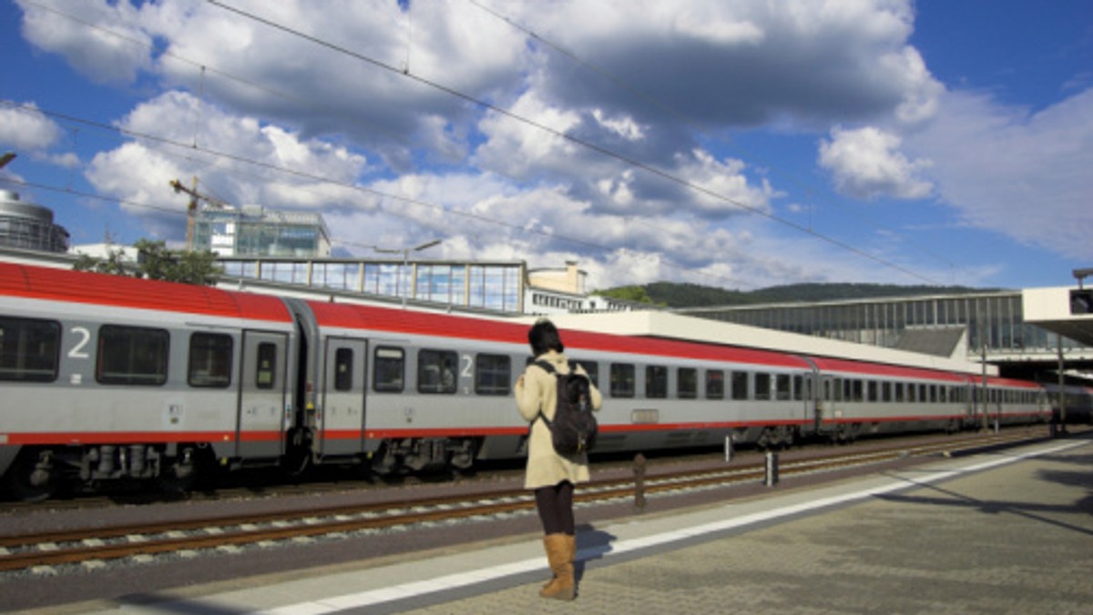 Zwrot biletu jedynie na stacji zakupu, przedłużenie czasu na rozpatrzenie reklamacji czy ograniczanie odpowiedzialności za odwołany pociąg - to przykłady postanowień stosowanych przez Koleje Śląskie. Kara nałożona przez Urząd to ponad 315 tys. zł.