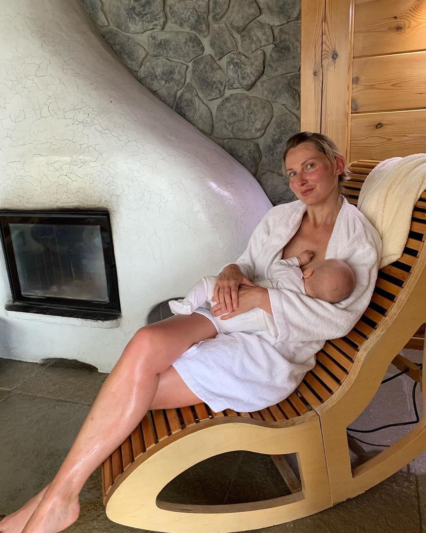 Joanna Moro z córką w saunie