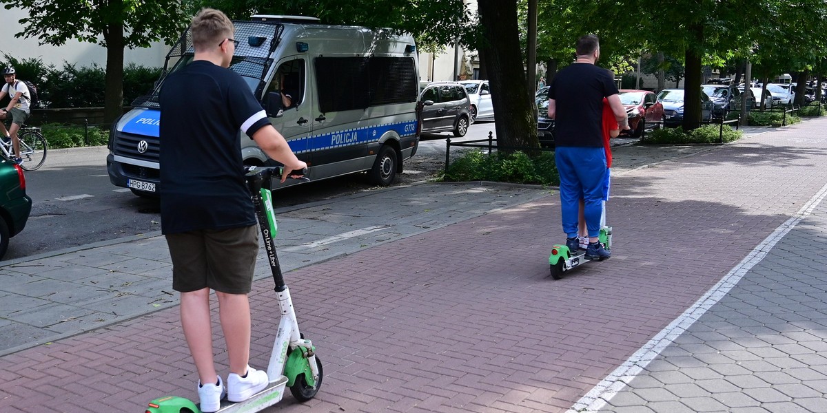 Radni miasta chcą kontroli prędkości hulajnóg elektrycznych.