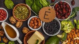 Witamina E - jak działa na organizm? Czy nadmiar witaminy E jest szkodliwy dla zdrowia?