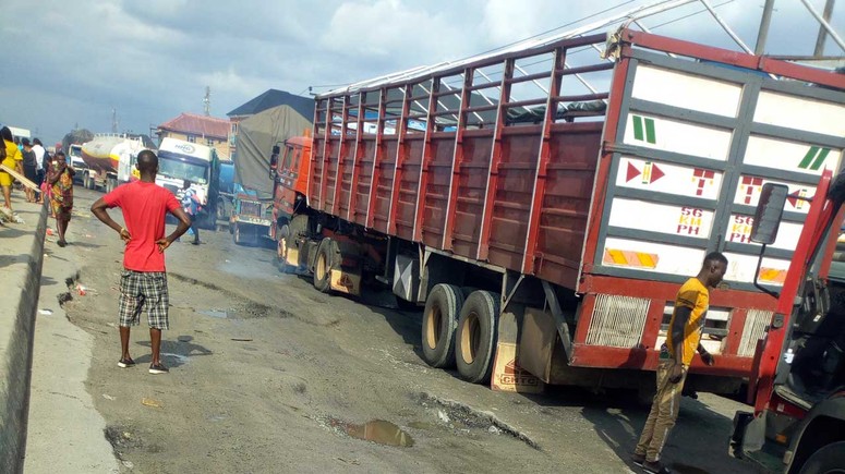 Truck crushes Army officer to death in Ogun [ARTICLE] - Pulse Nigeria