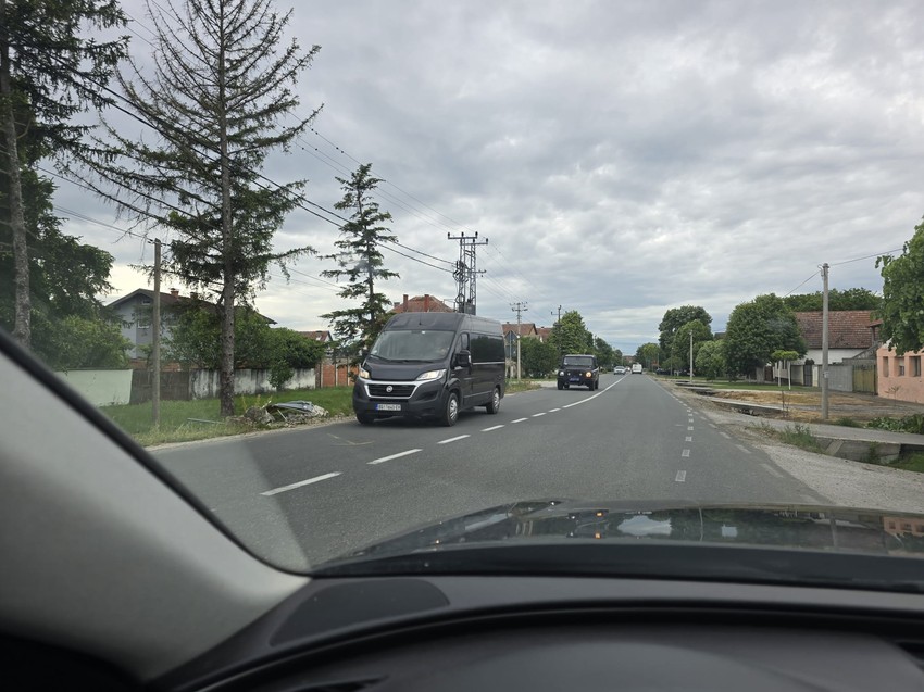 Džip koji je pronadjen u Putincima prevoze u Beograd