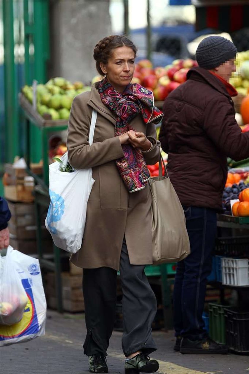 Żona Palikota na bazarku! A mówiła, że robi zakupy w Mediolanie! FOTY