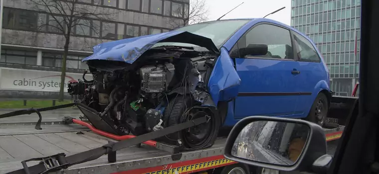 Wypadek autem bez ważnego badania technicznego - czy zadziała ubezpieczenie?