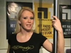 Pornopiłkarka znów atakuje. Zobacz wideo