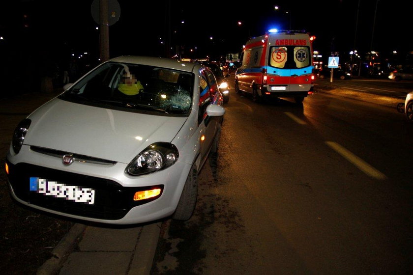 Ten samochód potrącił na pasach w Opolu starsze małżenstwo