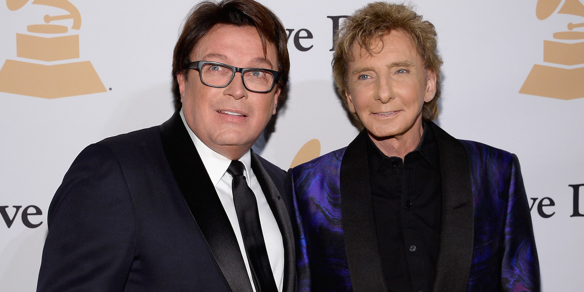 Barry Manilow comes out after a 40-year secret gay relationship