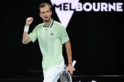 Miedwiediew obraził sędziego, ale to on zagra w finale Australian Open