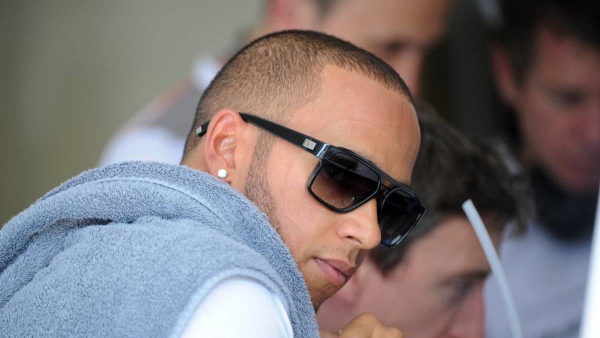 Lewis Hamilton uzyskał najlepszy wynik podczas pierwszego treningu przed niedzielnym wyścigiem o Grand Prix Włoch na słynnym torze Monza.