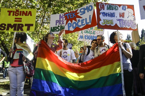 ISTOPOLNI PAROVI U CRNOJ GORI IMAĆE ISTA PRAVA KAO SUPRUŽNICI Spremne izmene zakona, LGBT zajednica slavi