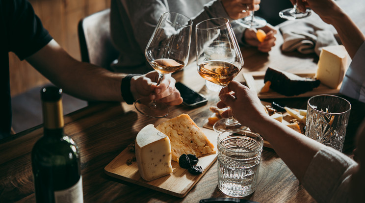 A bor és a sajt kihagyhatatlan párosítás / Fotó: Shutterstock 