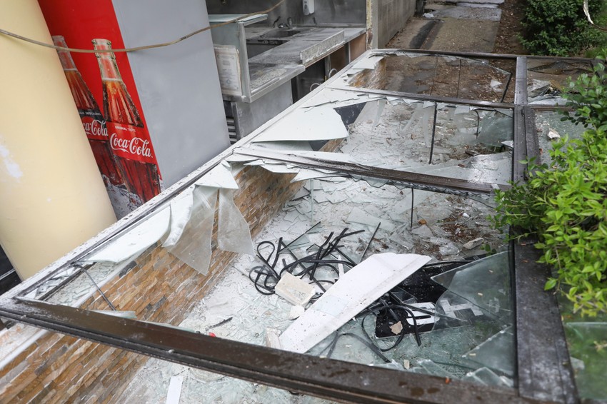 Sva stakla na objektu su popucla