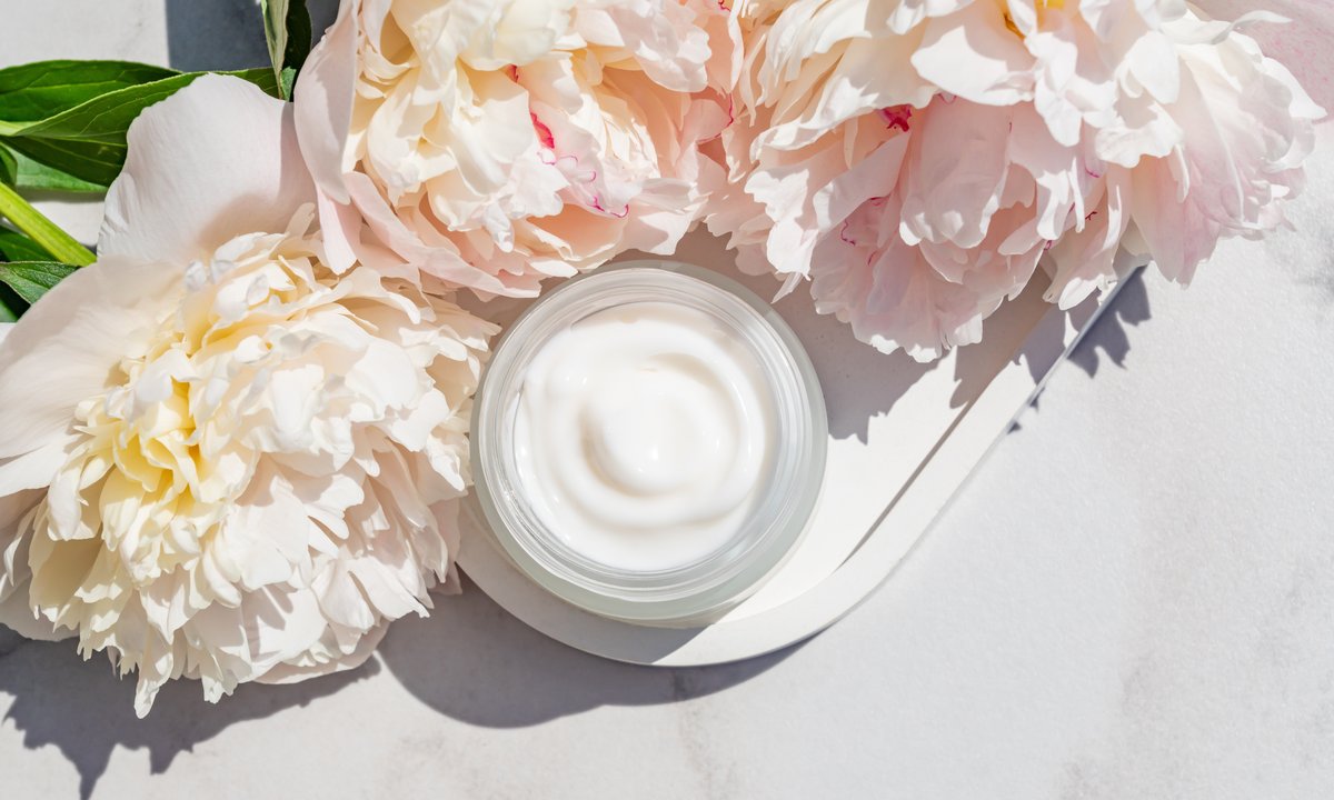 To najlepszy krem z dużą ilością kolagenu. Kosztuje 13 zł, spektakularnie ujędrnia skórę