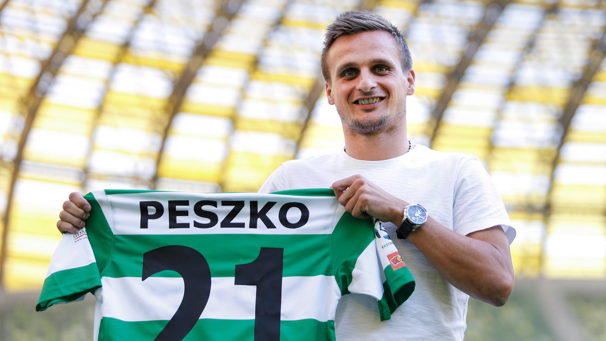 Sławomir Peszko został nowym pomocnikiem Lechii Gdańsk. Reprezentant Polski przeszedł do gdańskiego klubu z FC Koeln i podpisał z Biało-Zielonymi trzyletni kontrakt - poinformowała oficjalna strona Lechii.