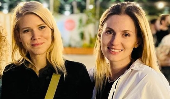Slovenská novinárka Zuzana Kovačič Hanzelová a moderátorka Katarína Balážiová.