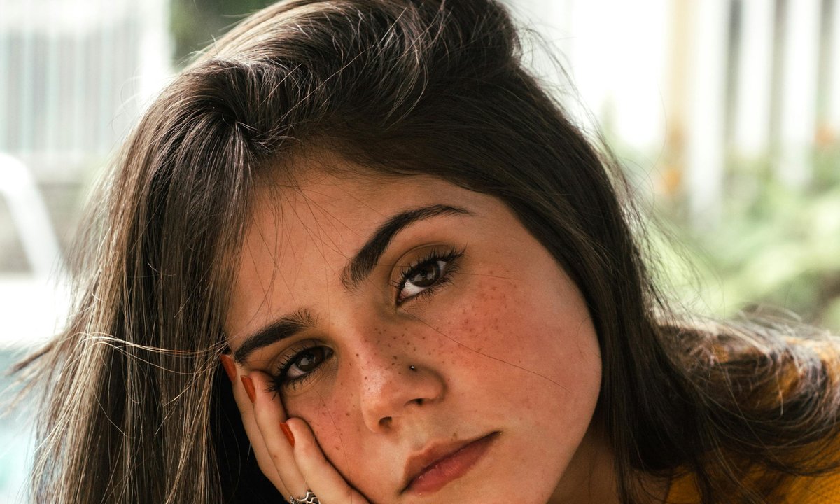 Łupież? Wypadanie włosów? Powodem może być zaburzony mikrobiom skóry głowy. Te kosmetyki przywrócą mu równowagę