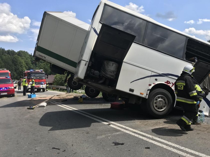 Wypadek autokaru z dziećmi. Wielu rannych