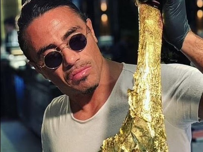 Salt Bae sa zlatnim biftekom