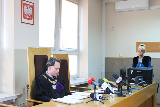 Sędzia Michał Racięcki na sali Sądu Rejonowego w Łodzi