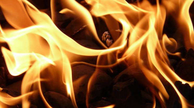 Feltételezhetően egy apró szikra okozhatta a hatalmas tüzet / Illusztráció: pixabay.com