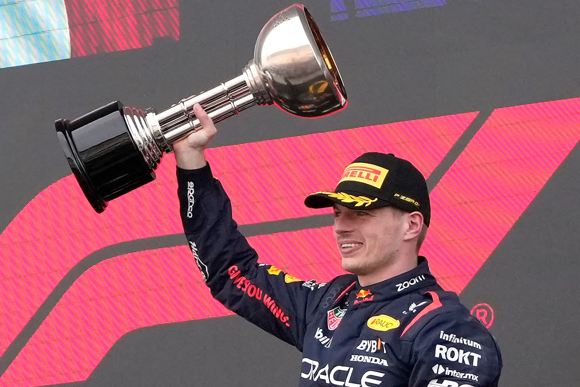 Holandský jazdec F1 Max Verstappen (Red Bull) vyhral Veľkú cenu Japonska.