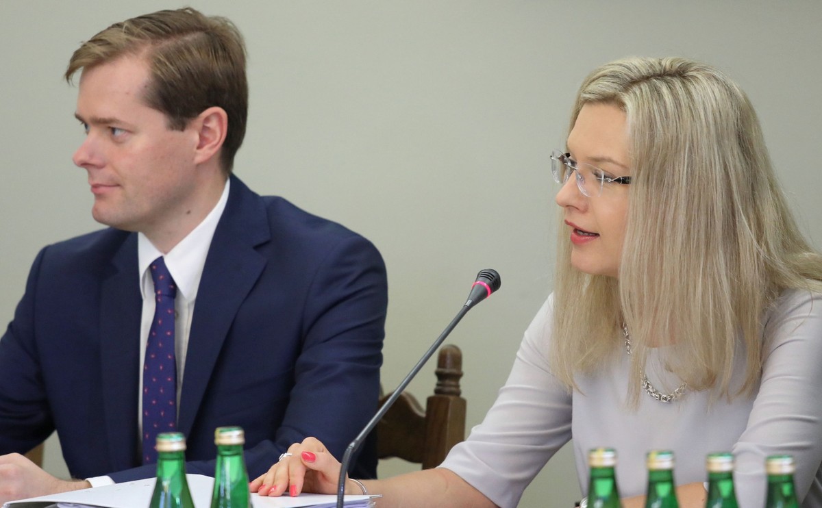 Przesłuchanie b. premiera, obecnie szefa Rady Europejskiej przed sejmową komisją śledczą ds. Amber Gold planowane było na 2 października. Wassermann poinformowała jednak w poniedziałek, że zostało ono przesunięte na pierwszy dzień po II turze wyborów samorządowych, czyli na 5 listopada.