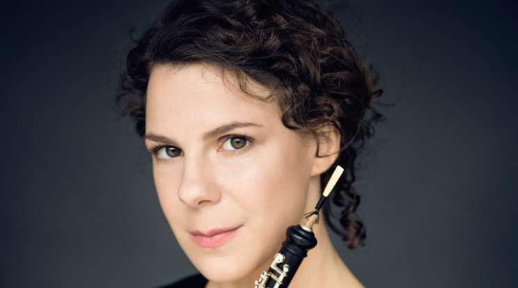 Juliana Koch Európa egyik legkeresettebb oboaművésze, tapasztalt zenekari játékos és karizmatikus szólista, a 2017-es müncheni ARD Zenei Verseny győztese. Jelenleg a Sir Simon Rattle vezette Londoni Szimfonikusok szólamvezetője