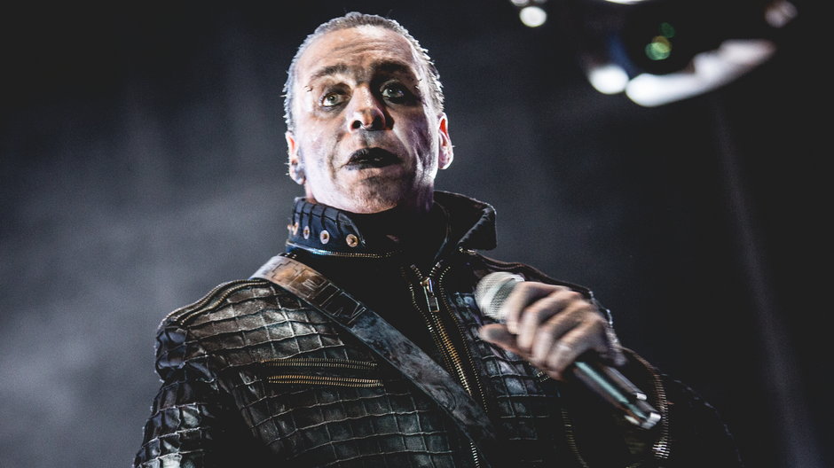 Till Lindemann podczas koncertu Rammsteina we Włoszech (2016)