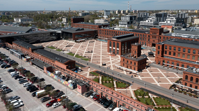 Panorama rynku łódzkiego centrum handlowo-rozrywkowego Manufaktura