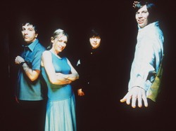 Skok w bok wokalisty Sonic Youth