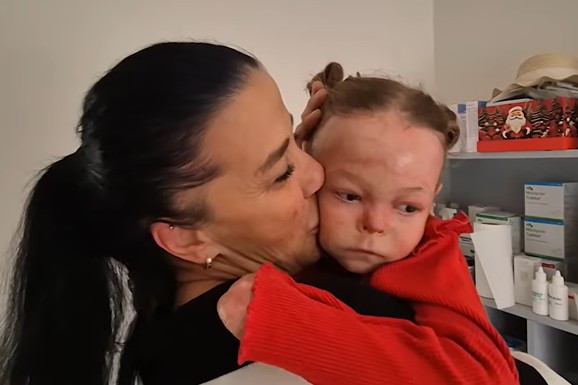 (VIDEO) Mala Nađa je OSTAVLJENA U PORODILIŠTU JER JE BOLESNA, a onda ju je videla Tatjana i postala njena mama! Priča o devojčici-leptiru, njenoj dobroj vili i neizmernoj dobroti i ljubavi