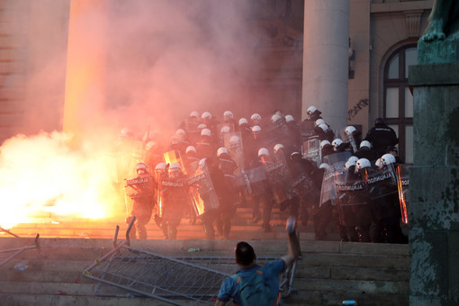 Protest ispred Skupštine Srbije 2020. godine